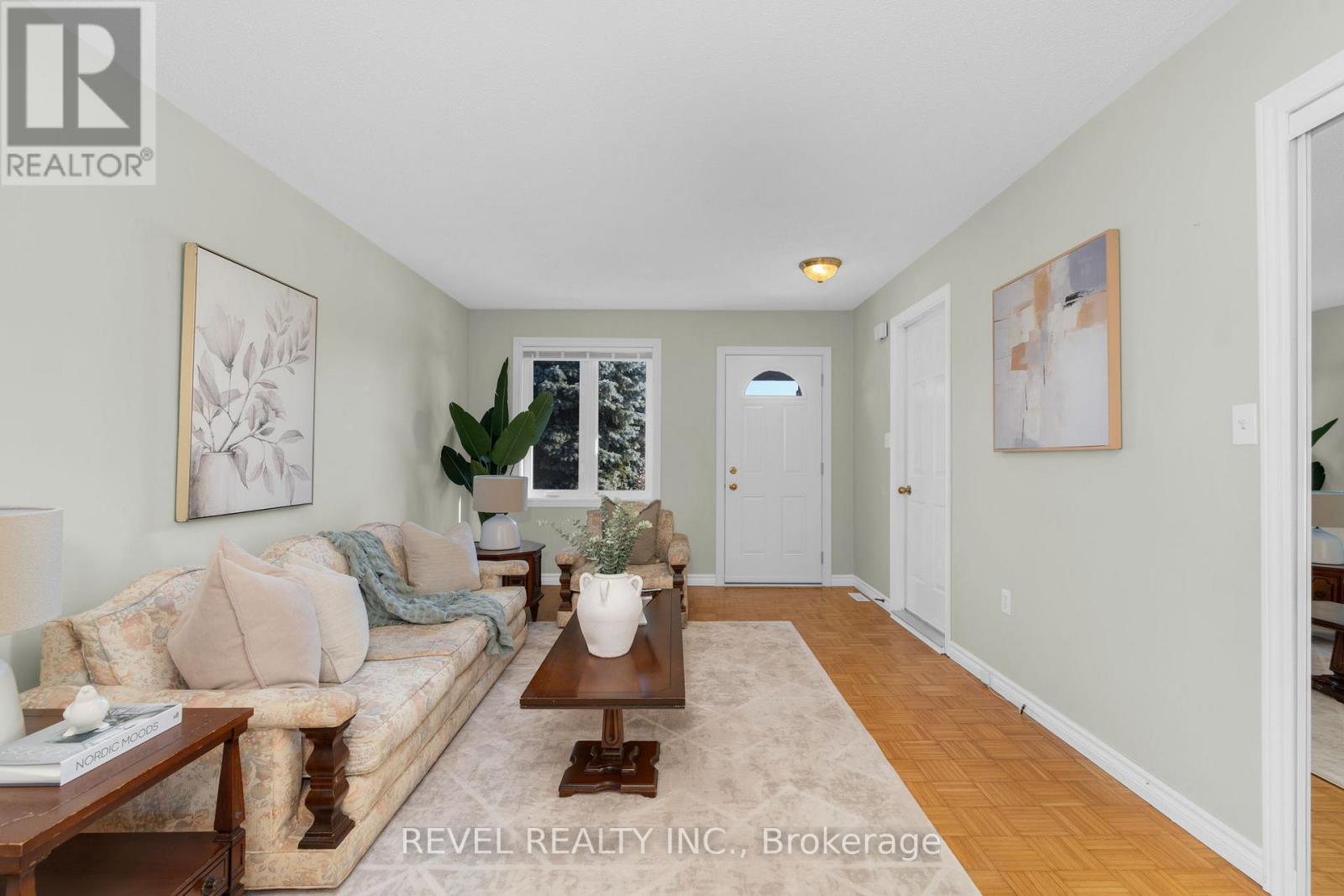 Single Family House Bungalow for Sale in  CUNDLES ROAD W Barrie (Northwest) 