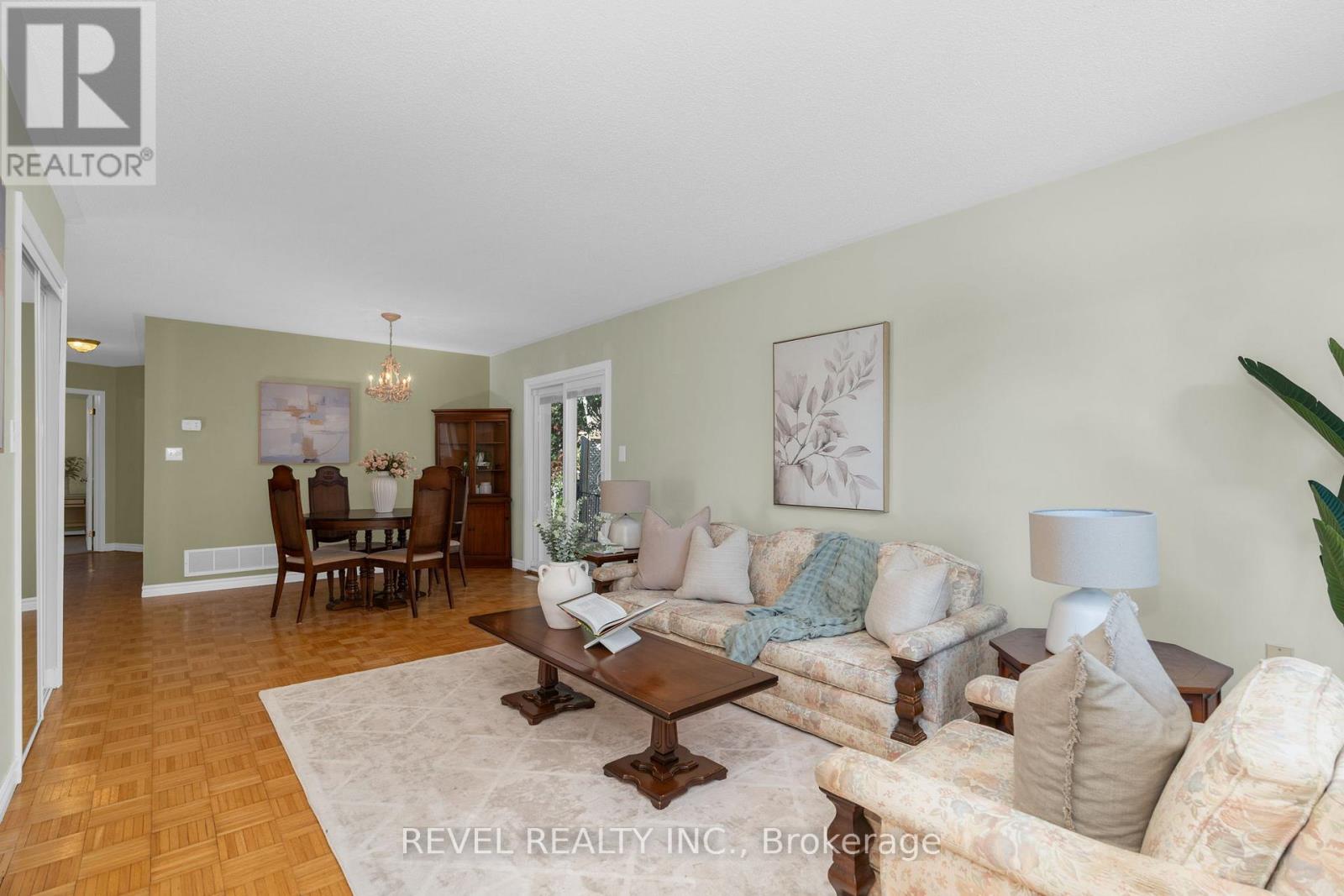 Single Family House Bungalow for Sale in  CUNDLES ROAD W Barrie (Northwest) 