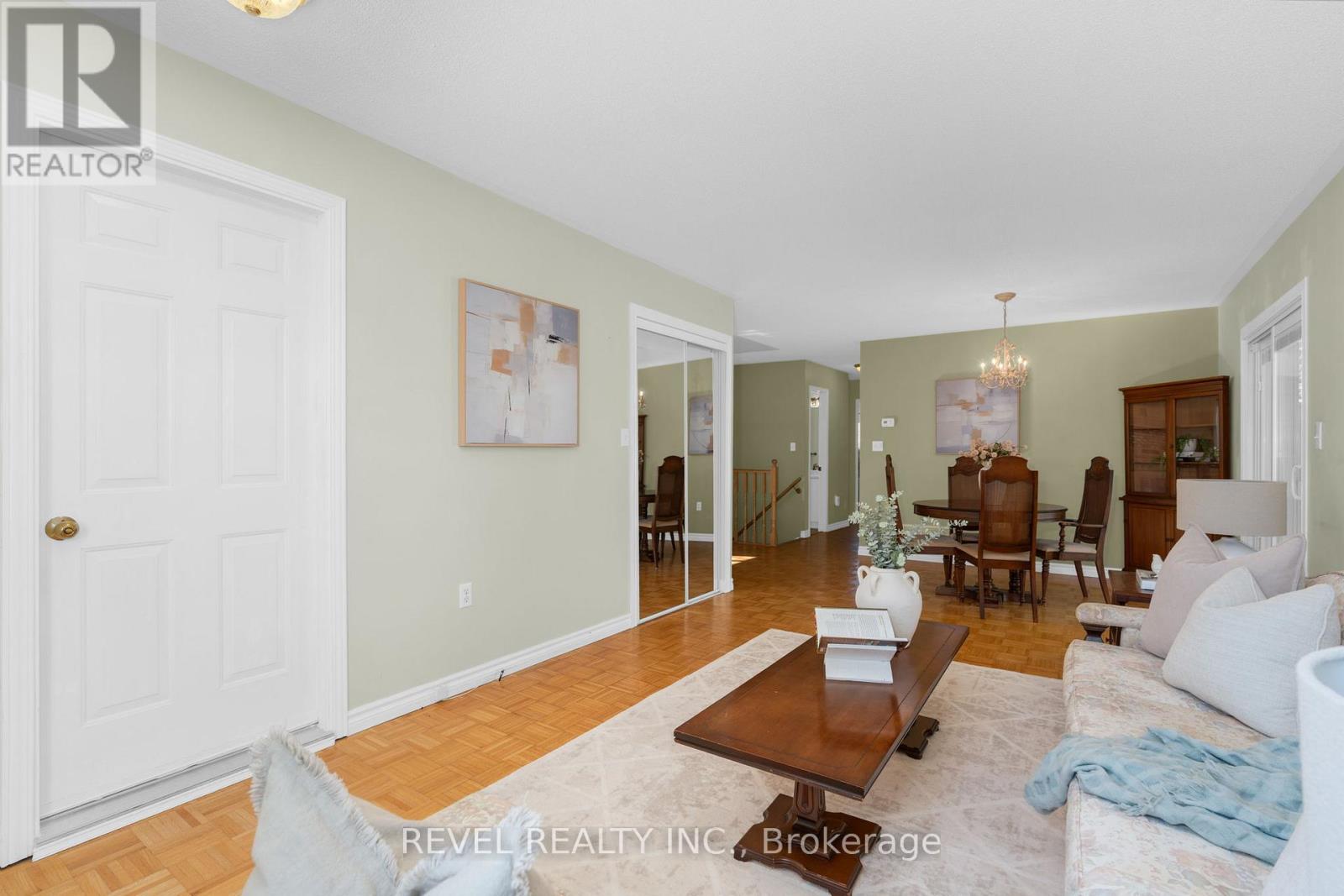 Single Family House Bungalow for Sale in  CUNDLES ROAD W Barrie (Northwest) 