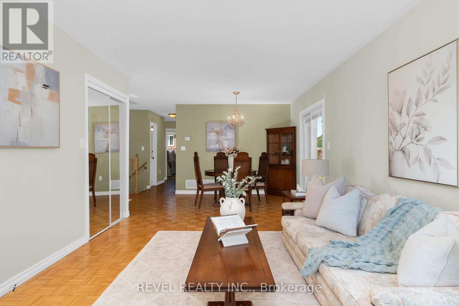 Single Family House Bungalow for Sale in  CUNDLES ROAD W Barrie (Northwest) 