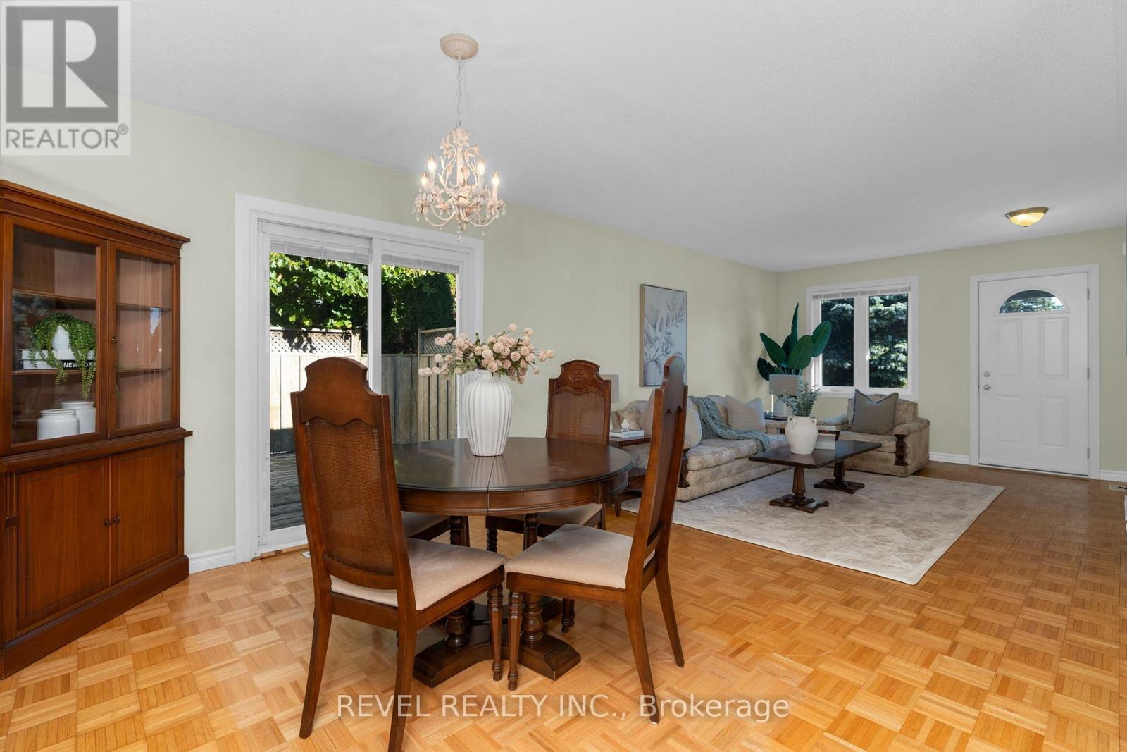 Single Family House Bungalow for Sale in  CUNDLES ROAD W Barrie (Northwest) 