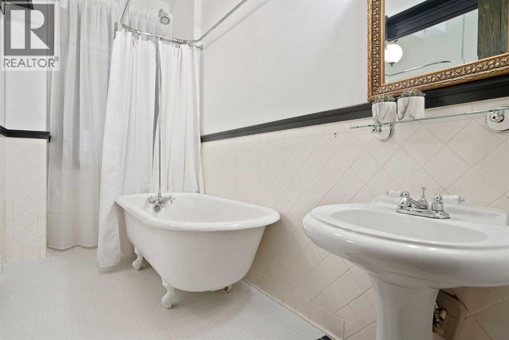 Single Family House for Sale in    Avenue SW Lower Mount Royal Calgary 