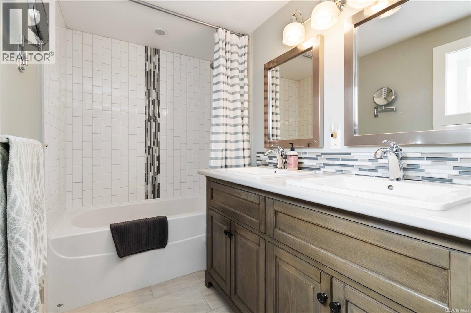  3854 Ascot Drive, Saanich