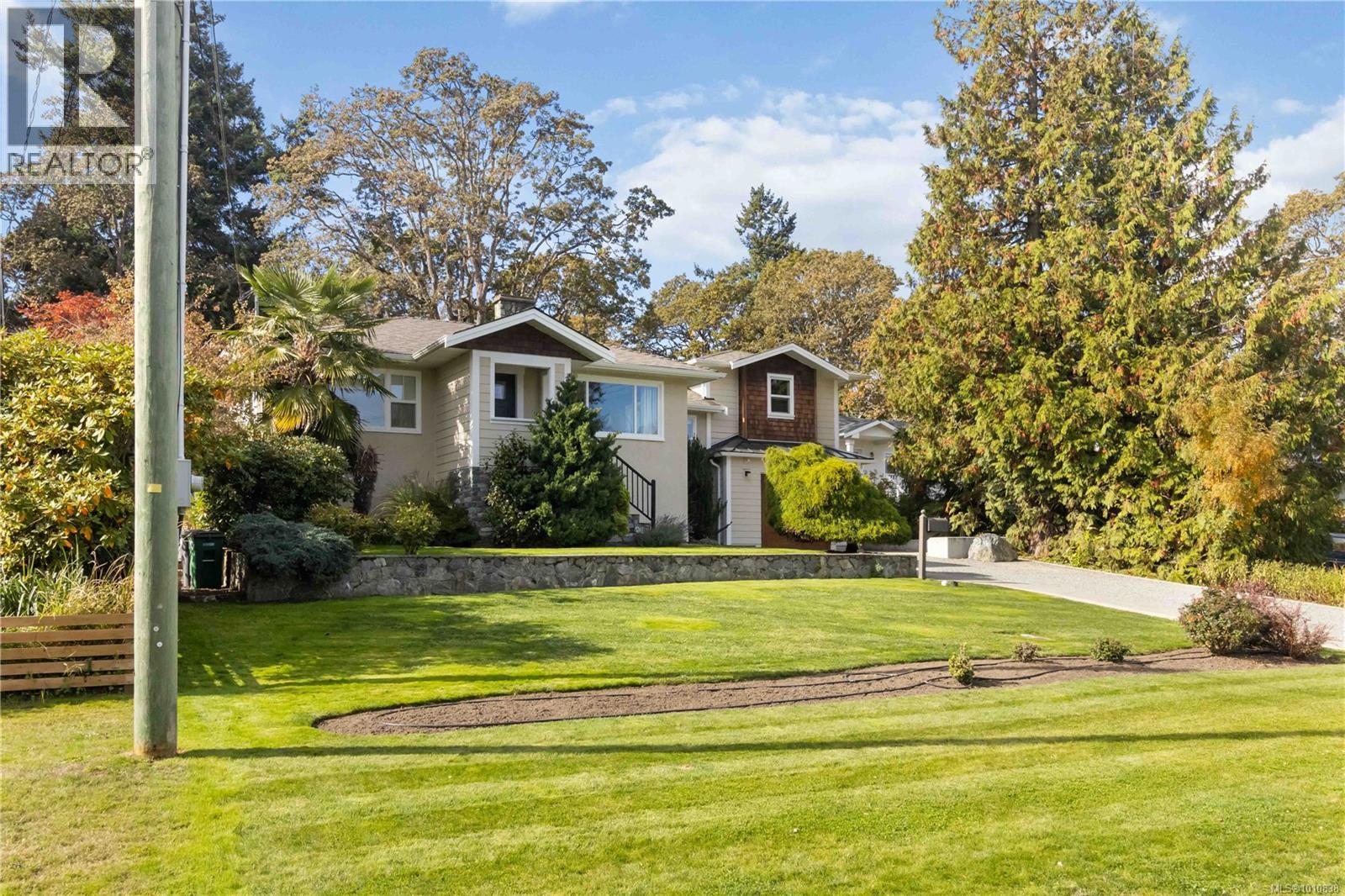  3854 Ascot Drive, Saanich