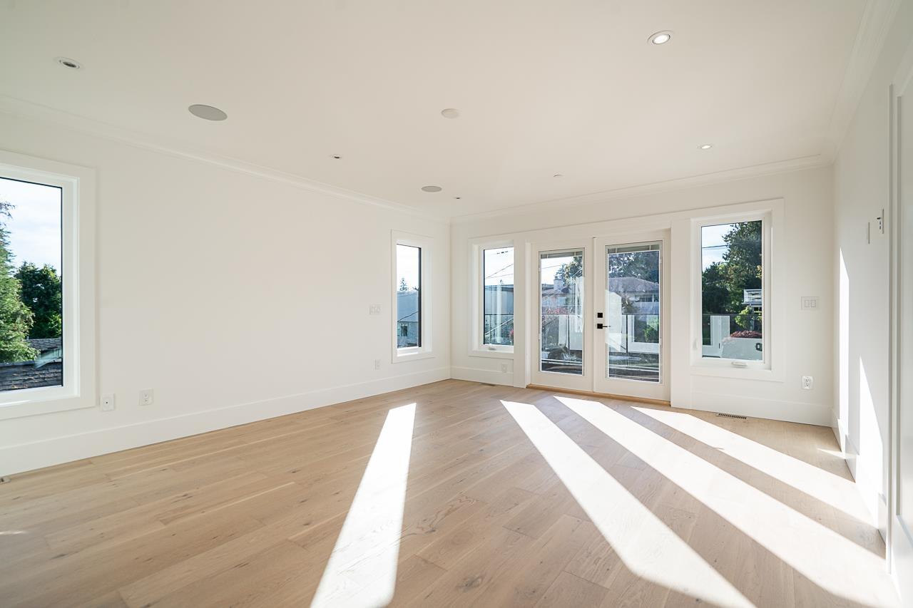 1232 PARKER STREET, White Rock