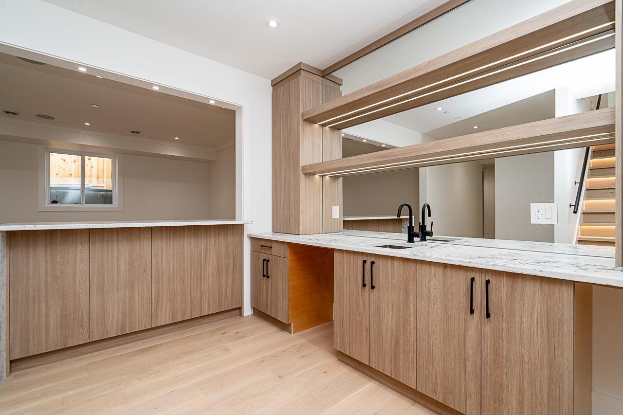 1232 PARKER STREET, White Rock