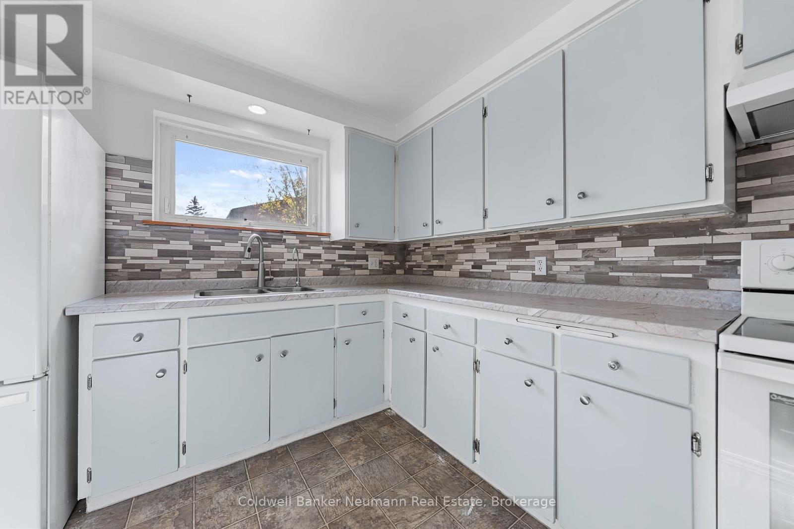 #19 539 WILLOW ROAD - 8