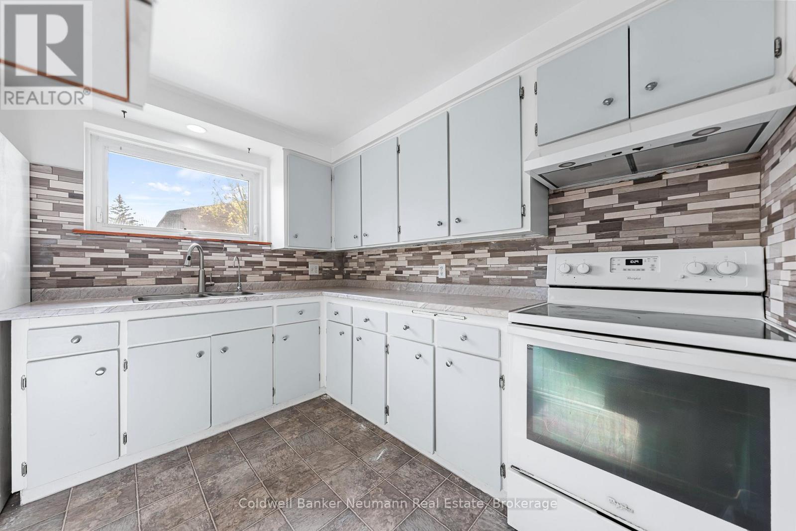 #19 539 WILLOW ROAD - 9