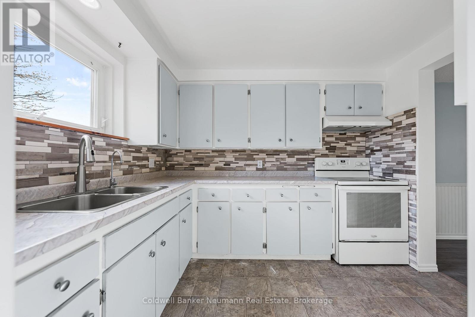 #19 539 WILLOW ROAD - 7