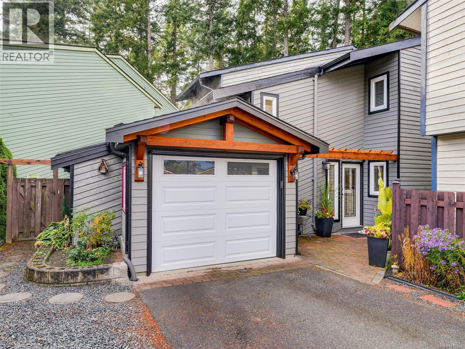  22 Falstaff Place, View Royal