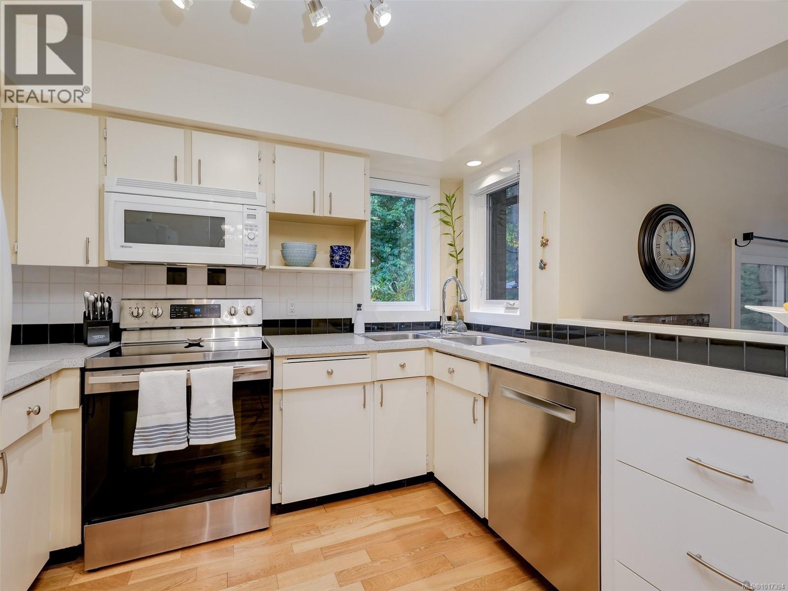  22 Falstaff Place, View Royal