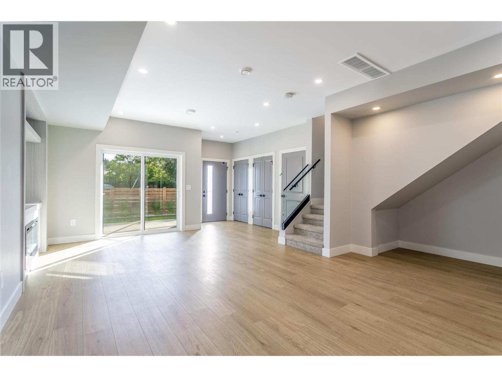 2 1916 Ethel Street, Kelowna