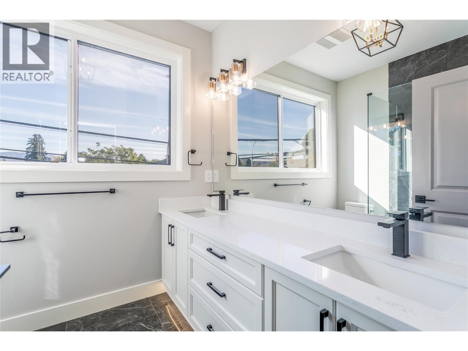 2 1916 Ethel Street, Kelowna