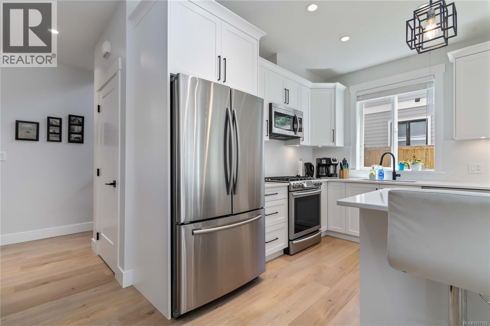  2512 West Trail Court, Sooke