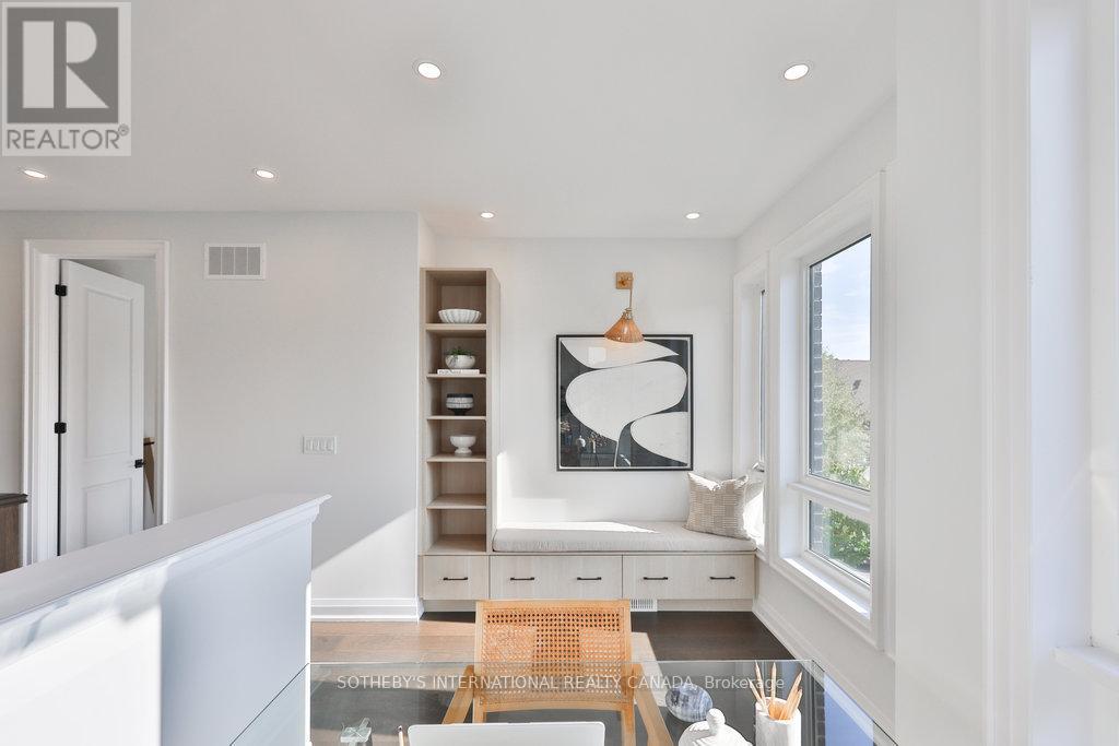 520 MARKAY COMMON - 32