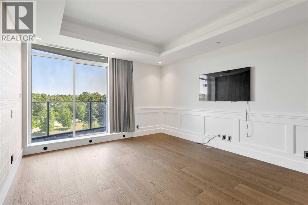 Single Family House for Sale in    Avenue SW Eau Claire Calgary 