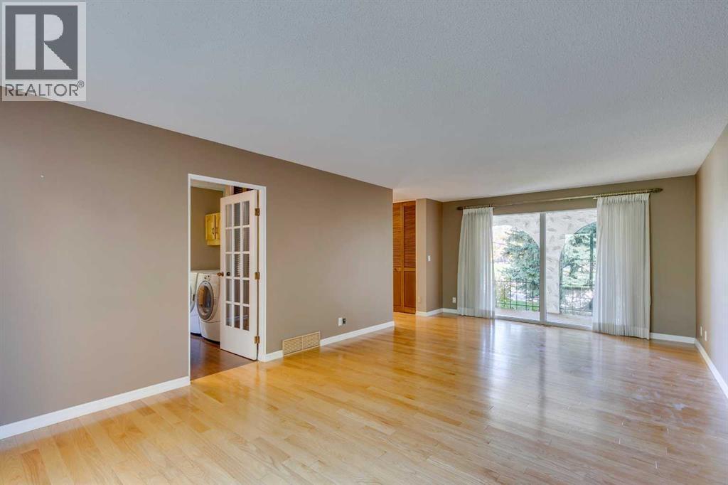 Single Family House for Sale in  Varsity Estates Road NW Varsity Calgary 