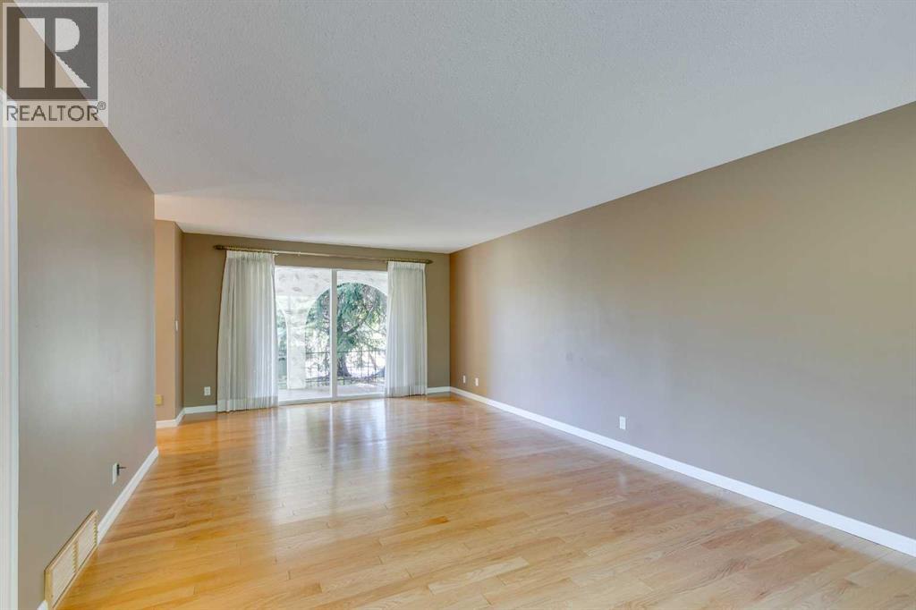 Single Family House for Sale in  Varsity Estates Road NW Varsity Calgary 