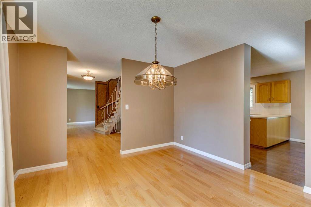 Single Family House for Sale in  Varsity Estates Road NW Varsity Calgary 