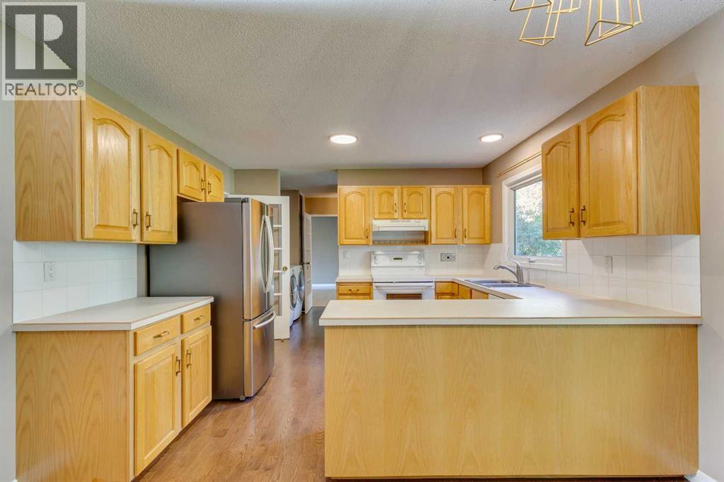 Single Family House for Sale in  Varsity Estates Road NW Varsity Calgary 