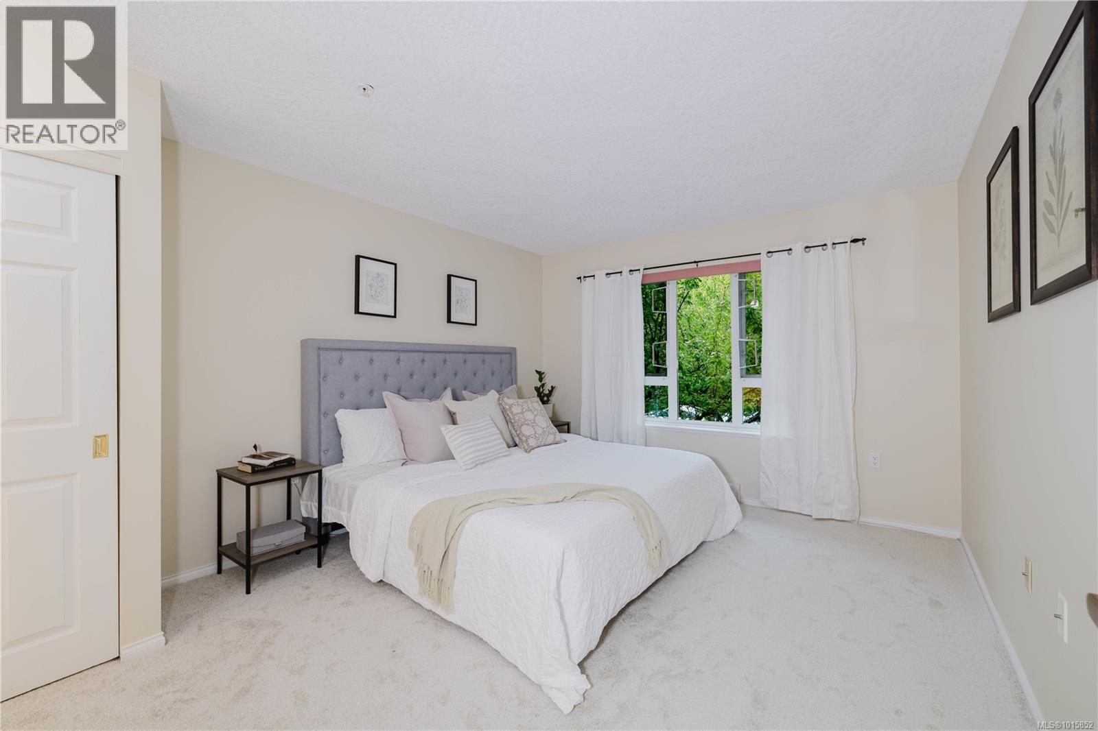 305 1521 Church Avenue, Saanich