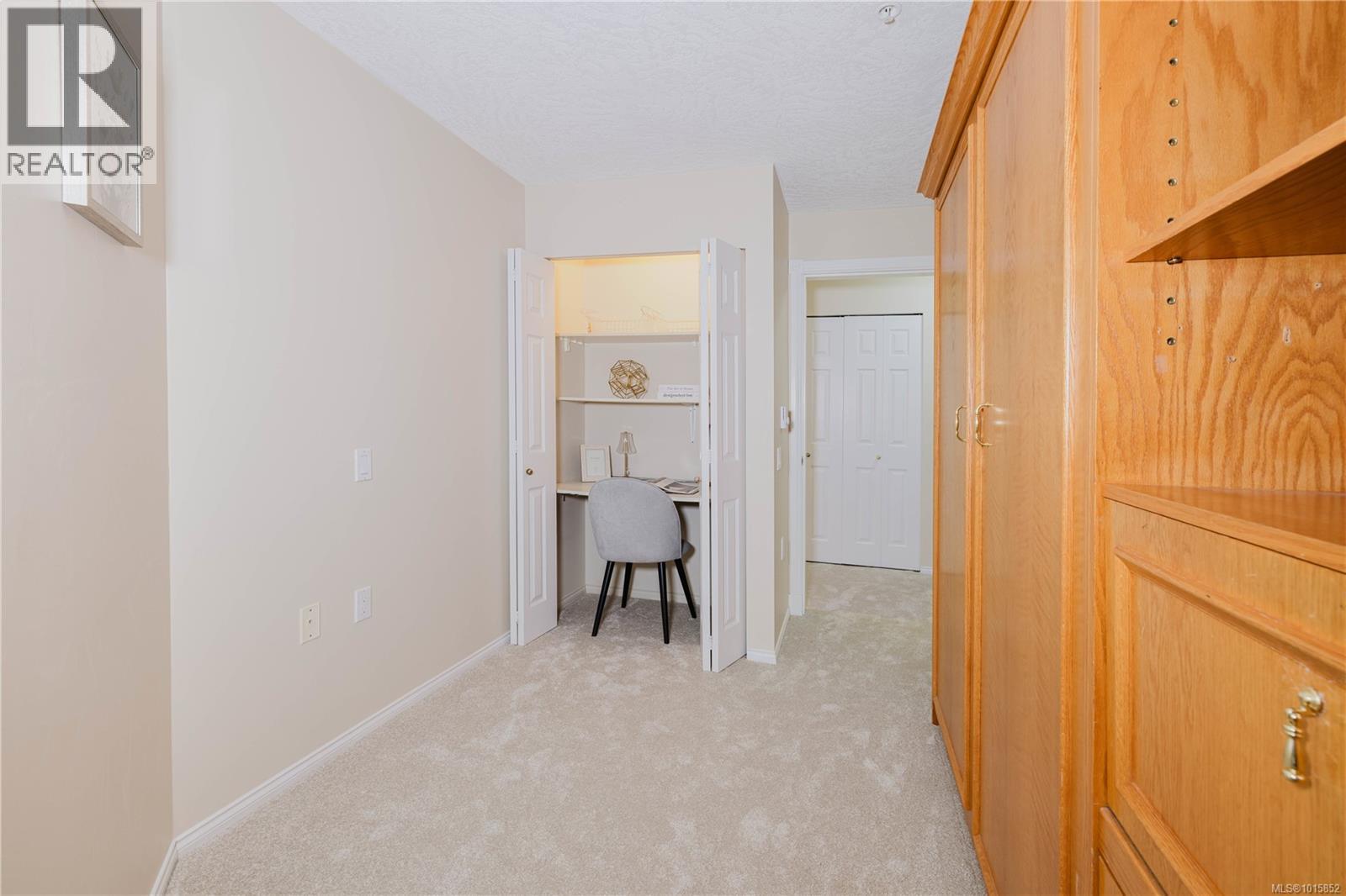 305 1521 Church Avenue, Saanich