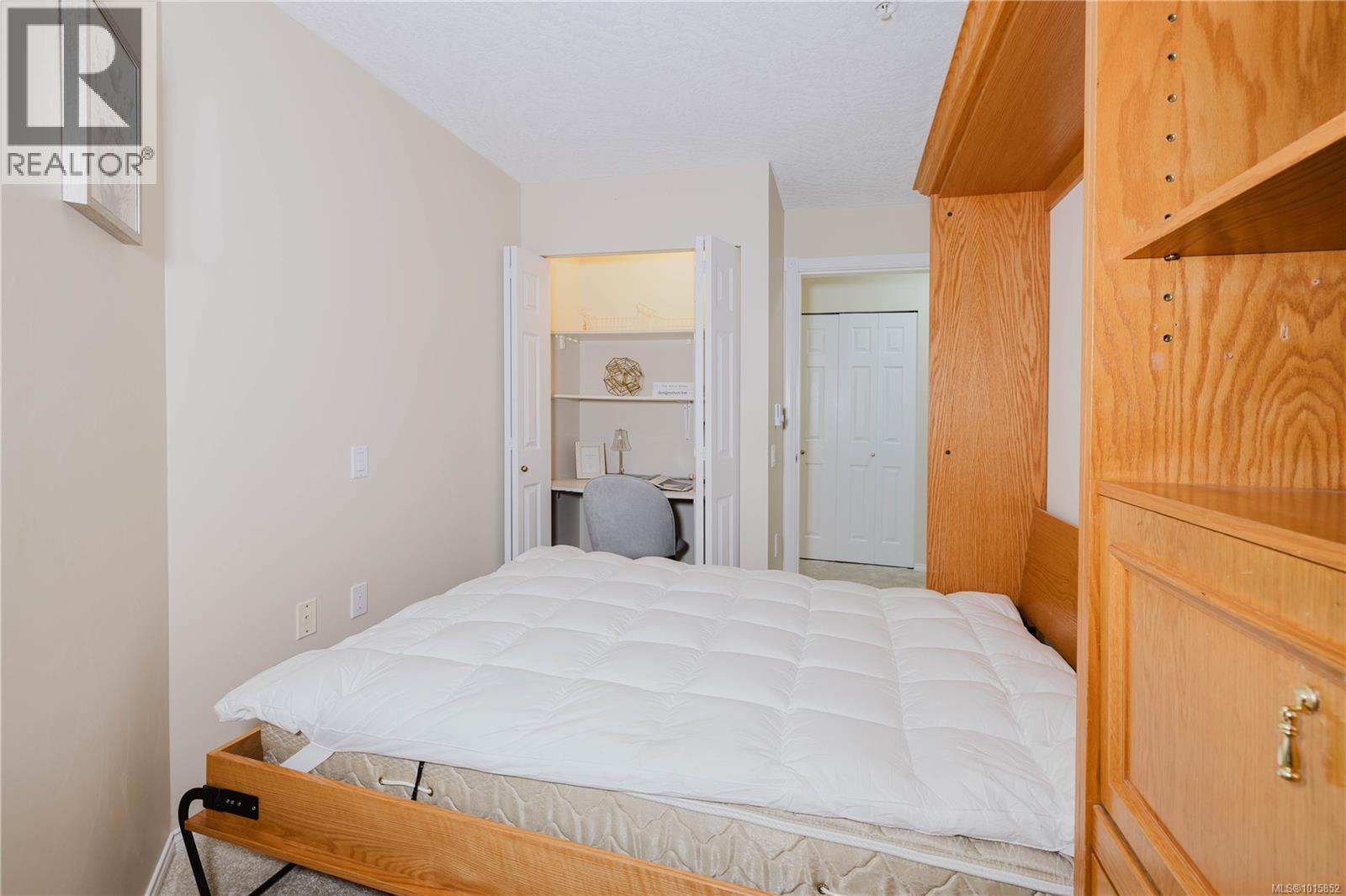 305 1521 Church Avenue, Saanich