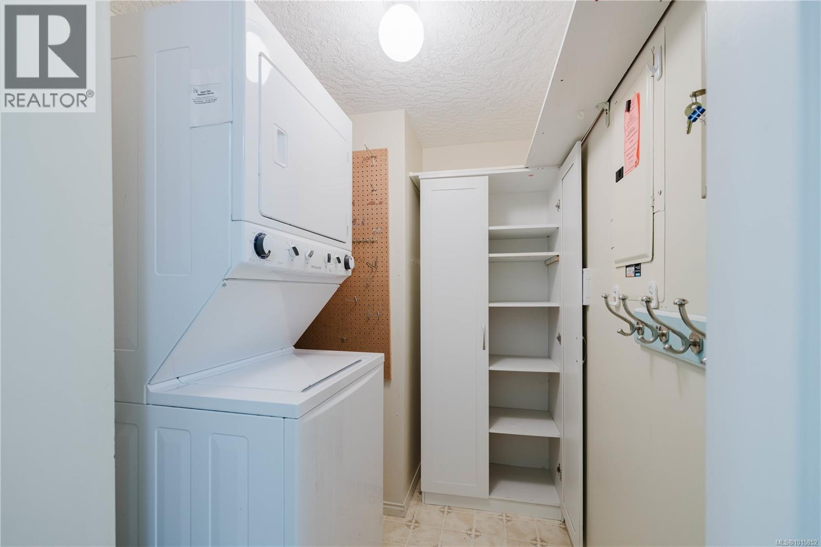 305 1521 Church Avenue, Saanich