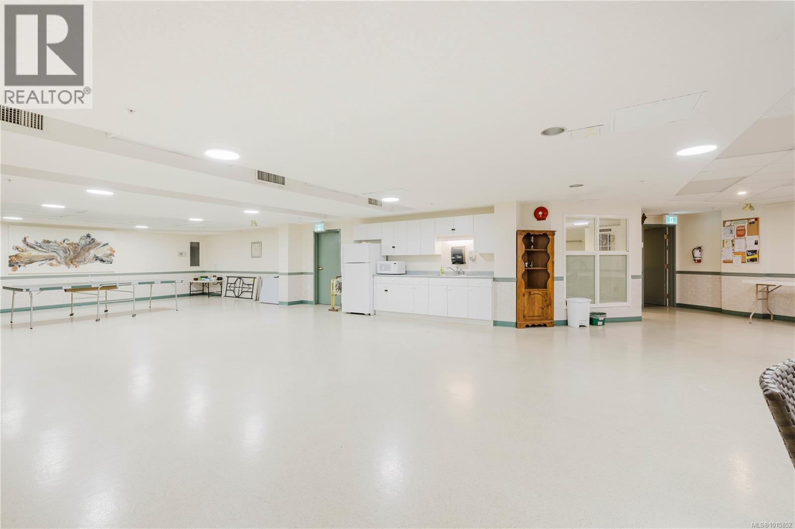305 1521 Church Avenue, Saanich