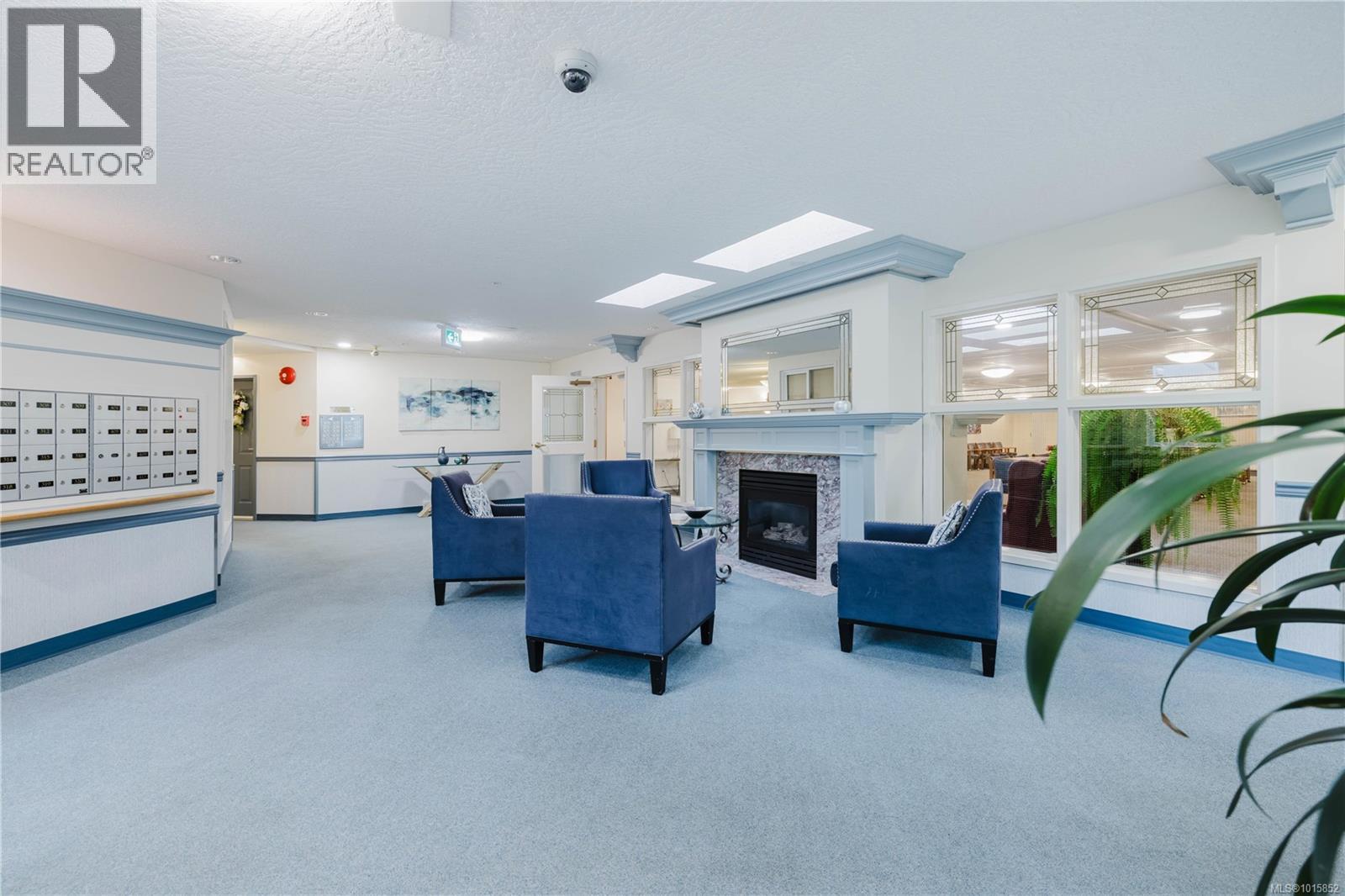 305 1521 Church Avenue, Saanich