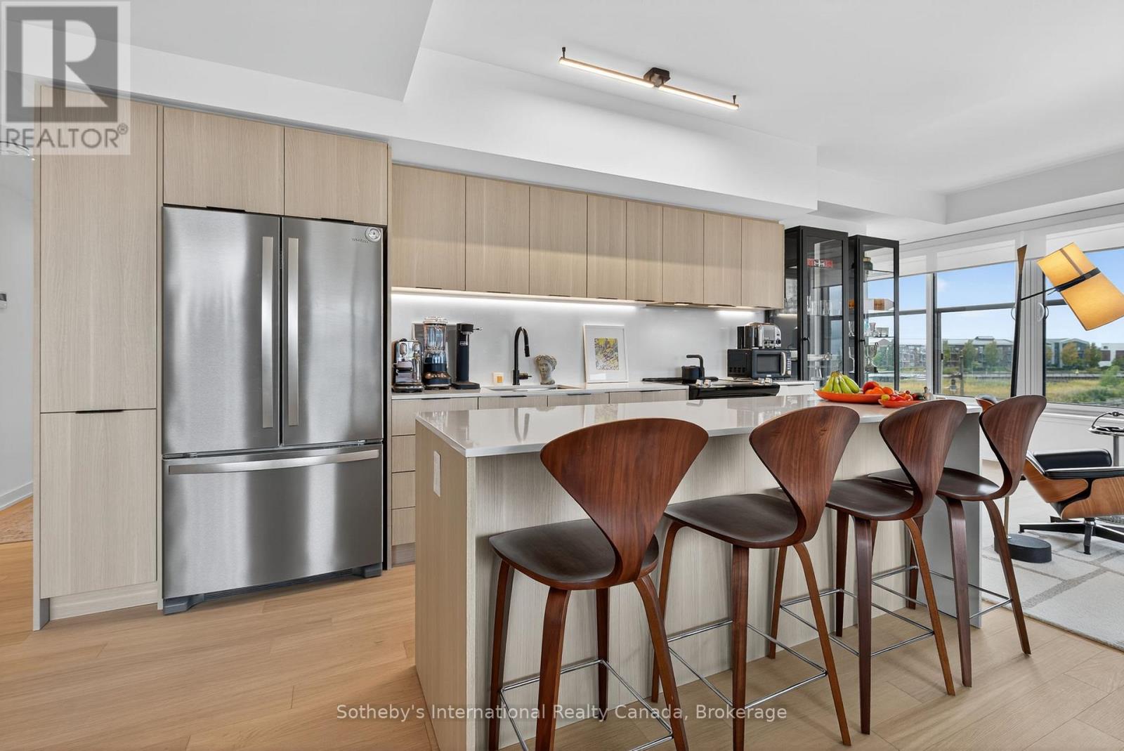 #224 31 HURON STREET - 10