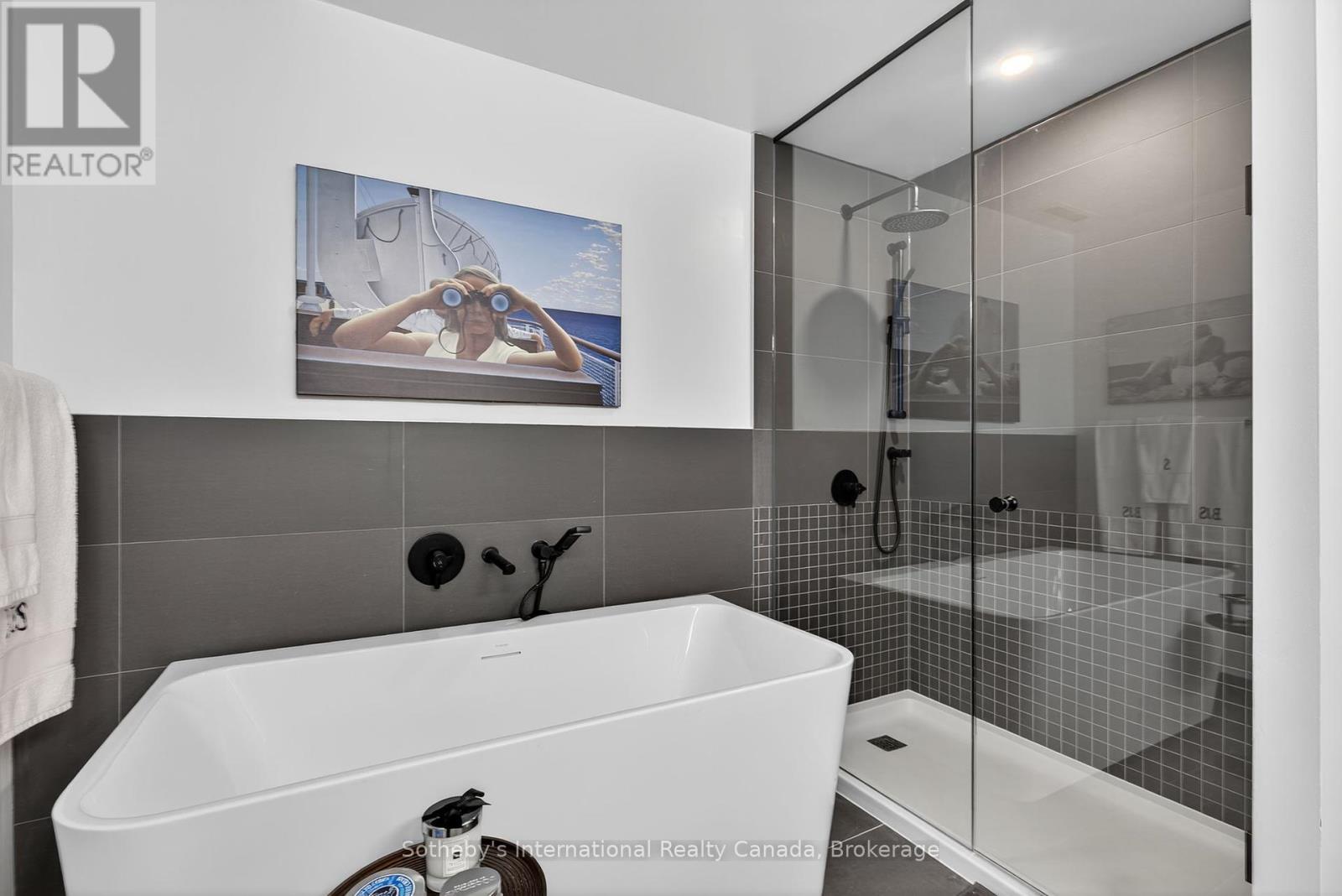 #224 31 HURON STREET - 25