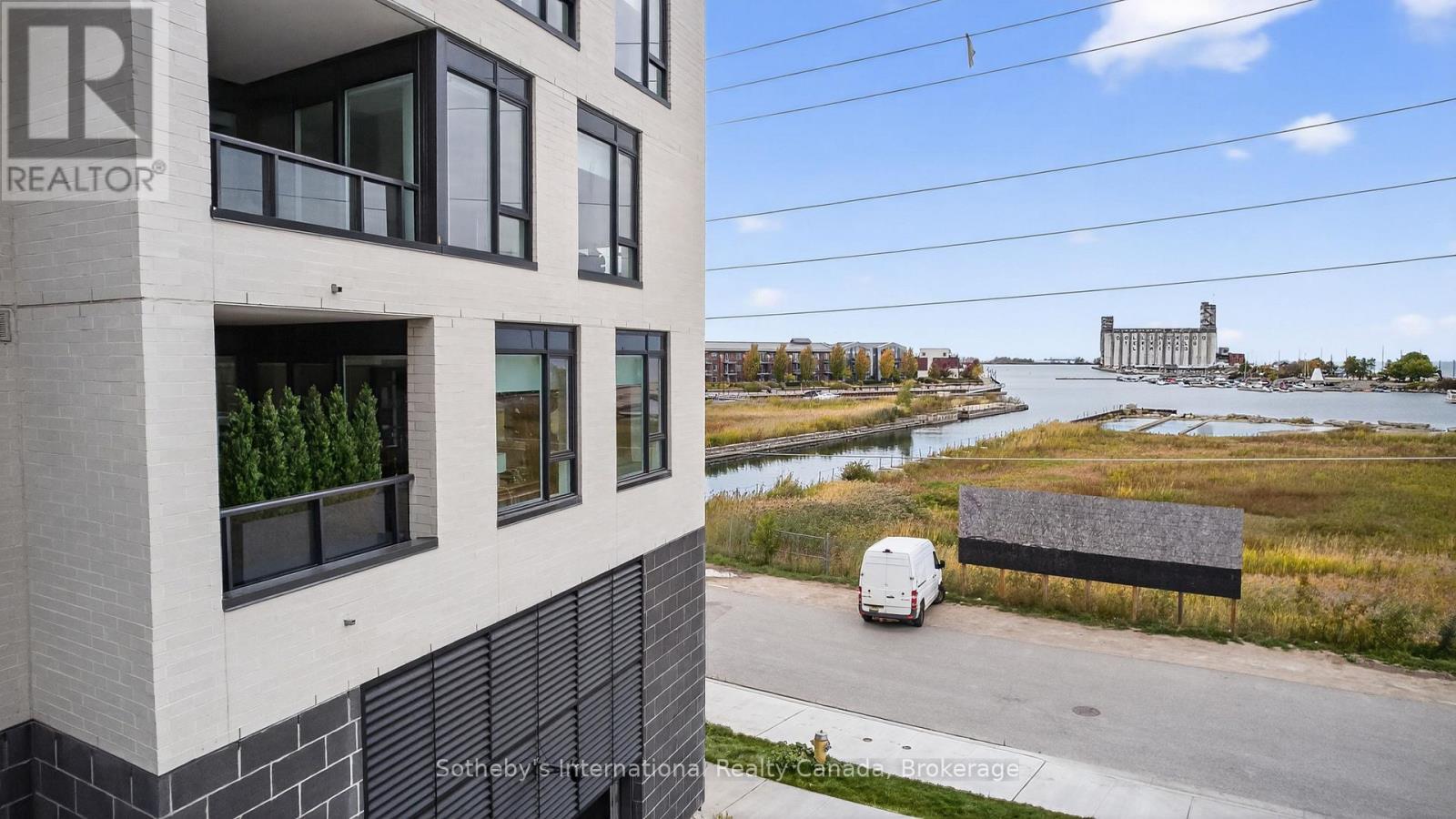 #224 31 HURON STREET - 29