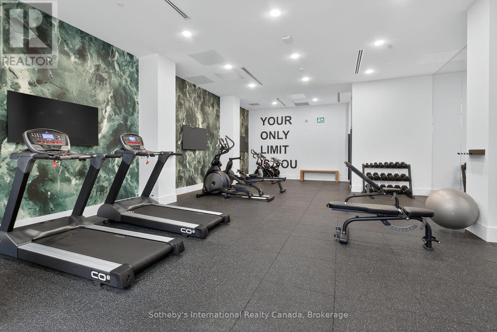 #224 31 HURON STREET - 34