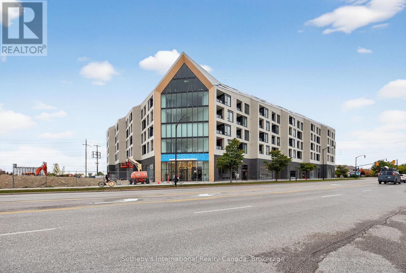 #224 31 HURON STREET - 37