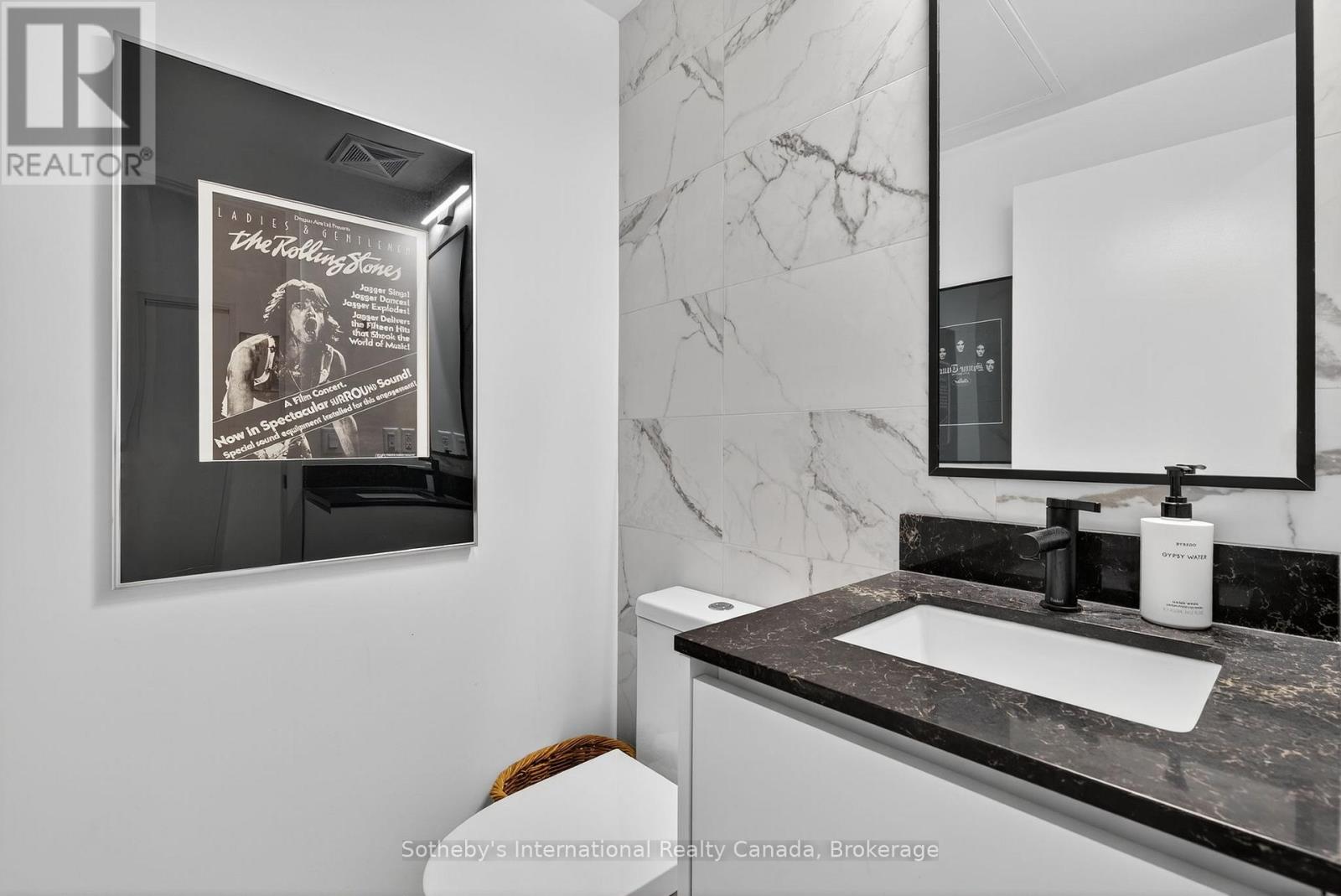 #224 31 HURON STREET - 4