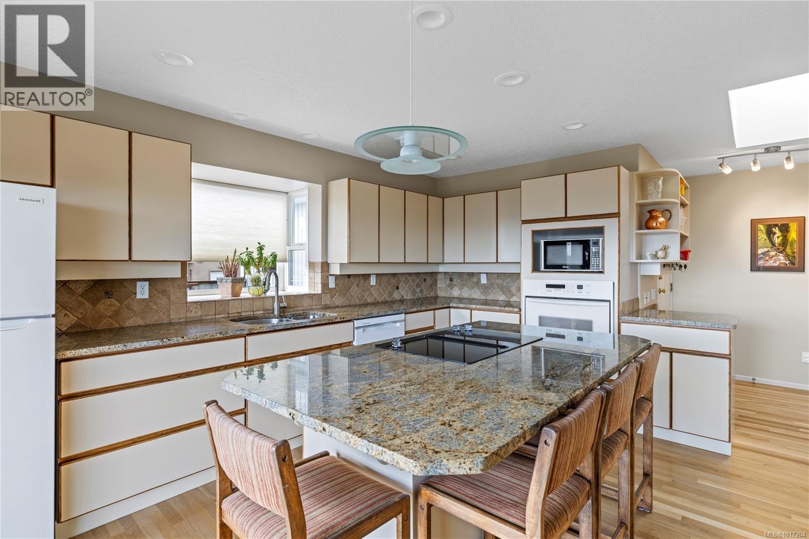 3656 Glen Oaks Dr, Nanaimo