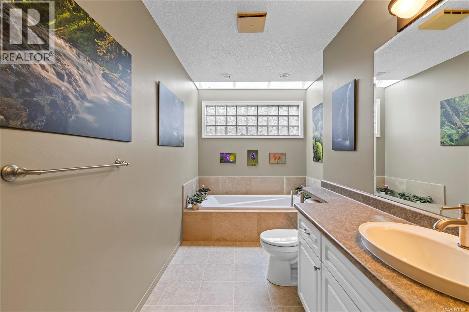 3656 Glen Oaks Dr, Nanaimo