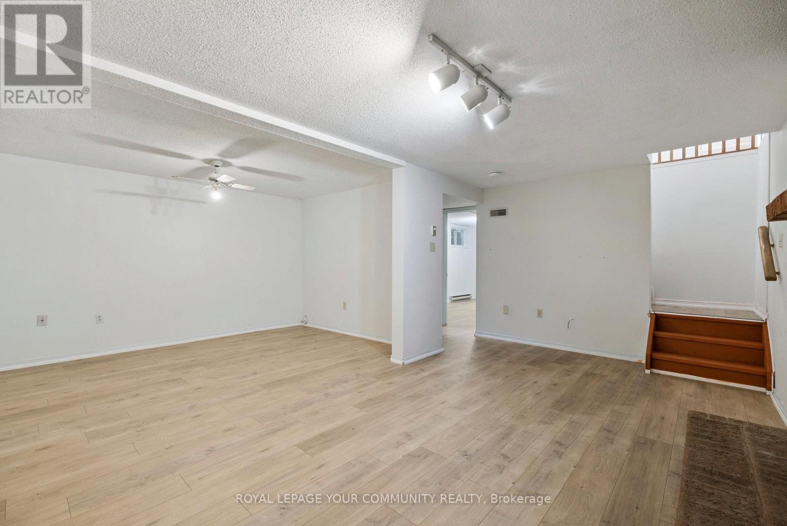 Single Family House Bungalow for Sale in  GEDDES CRESCENT Barrie (Northwest) 