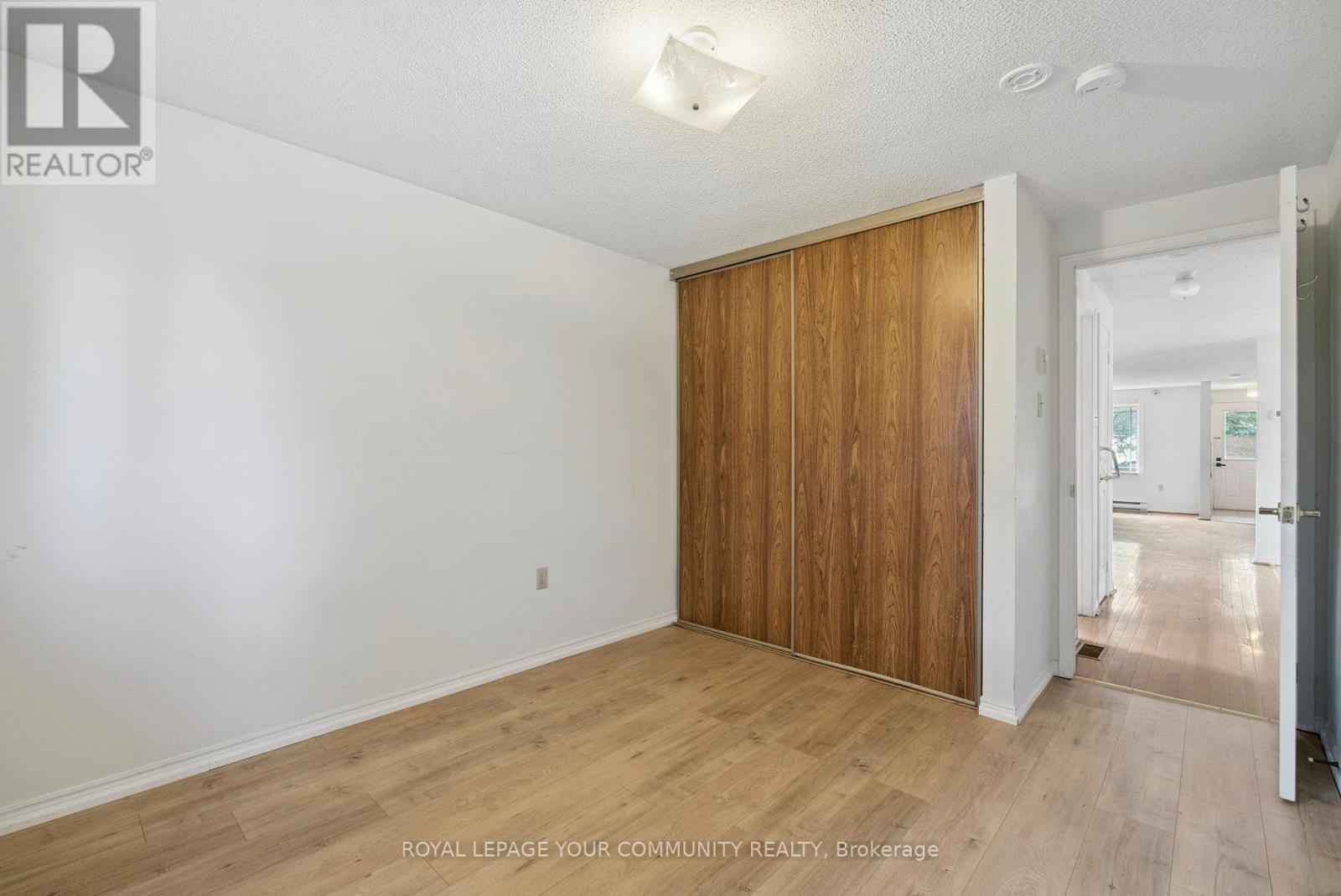 Single Family House Bungalow for Sale in  GEDDES CRESCENT Barrie (Northwest) 