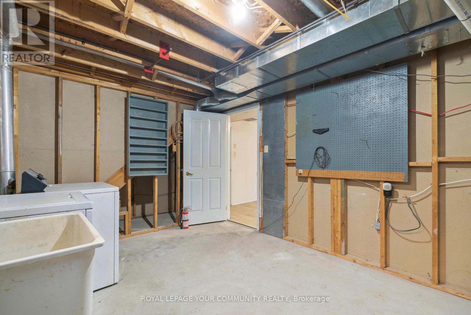 Single Family House Bungalow for Sale in  GEDDES CRESCENT Barrie (Northwest) 