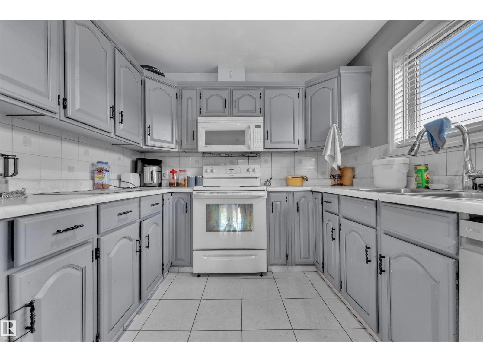 2512 42 ST NW, Edmonton