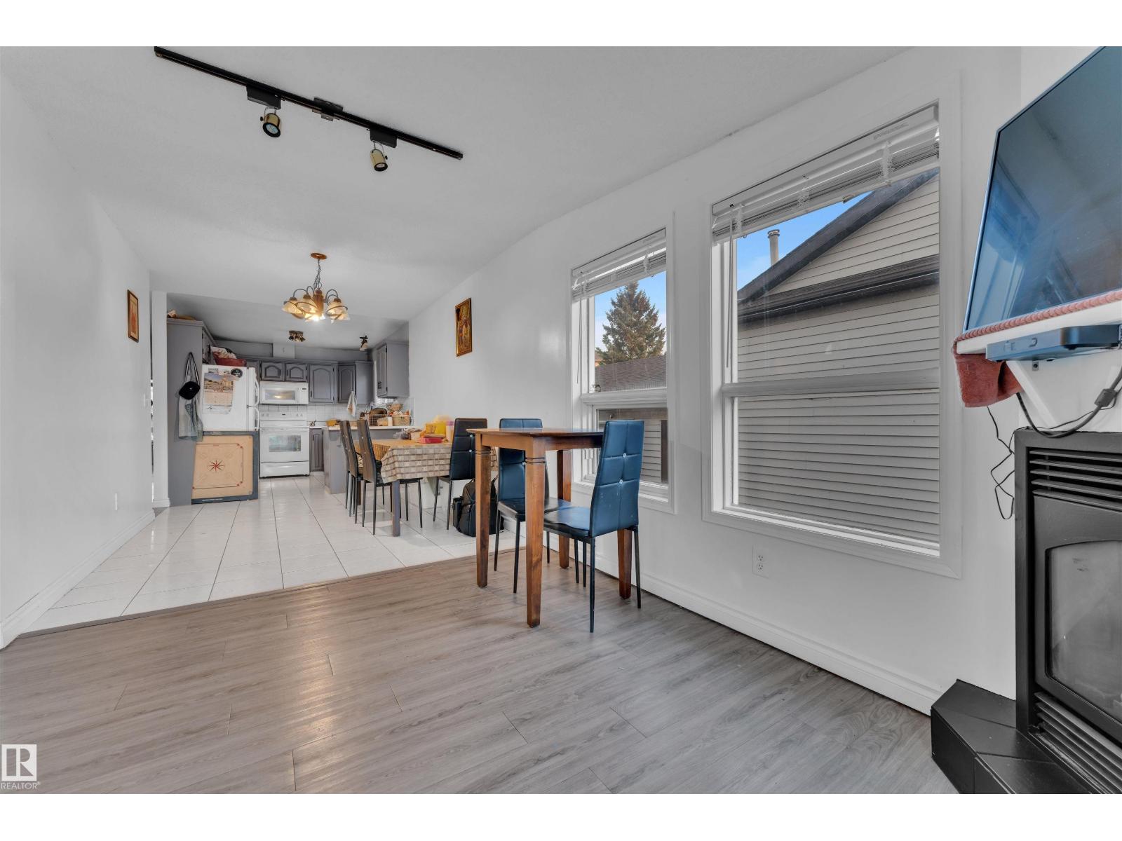 2512 42 ST NW, Edmonton