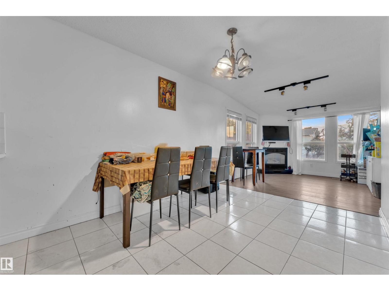 2512 42 ST NW, Edmonton