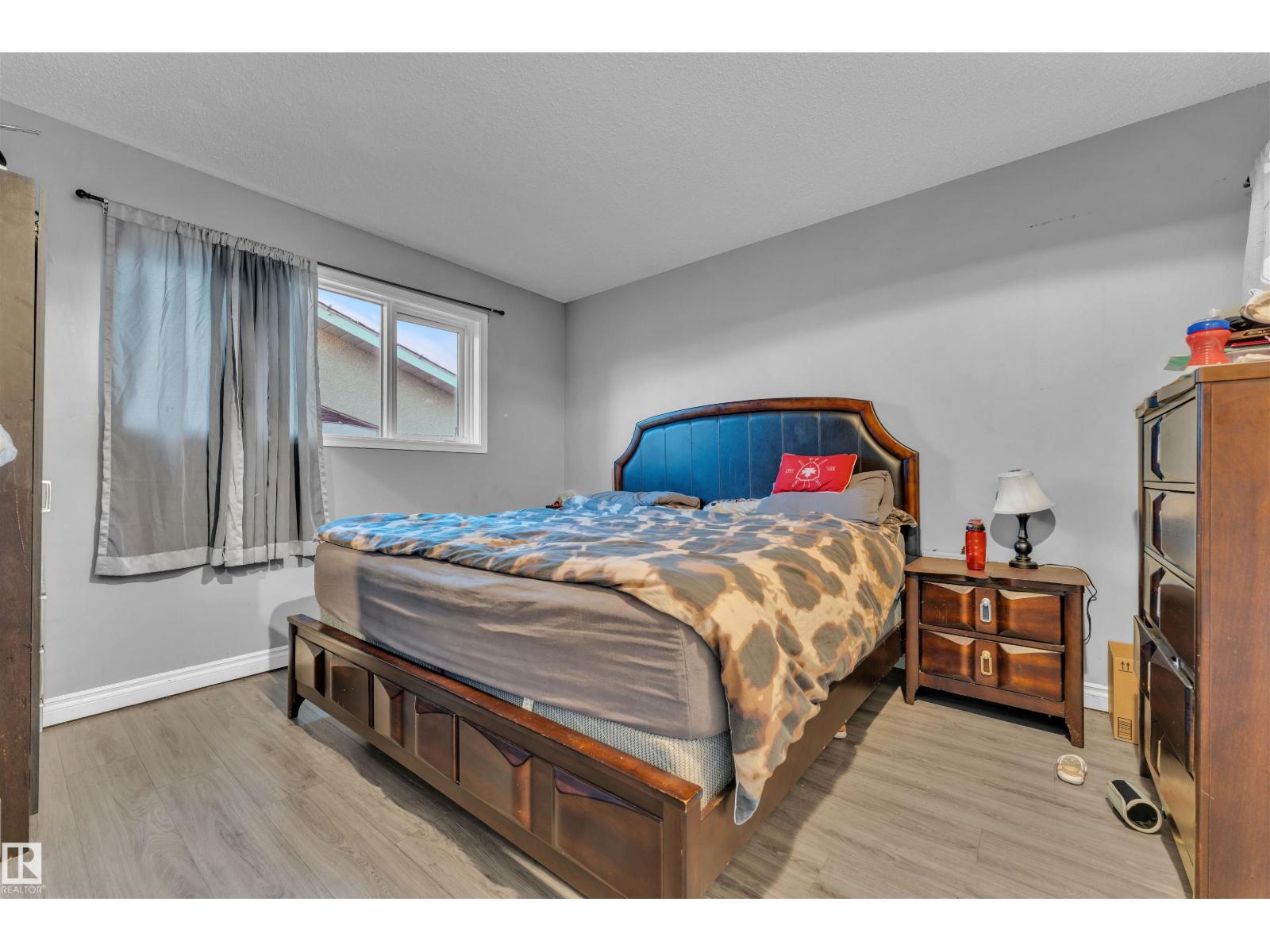 2512 42 ST NW, Edmonton