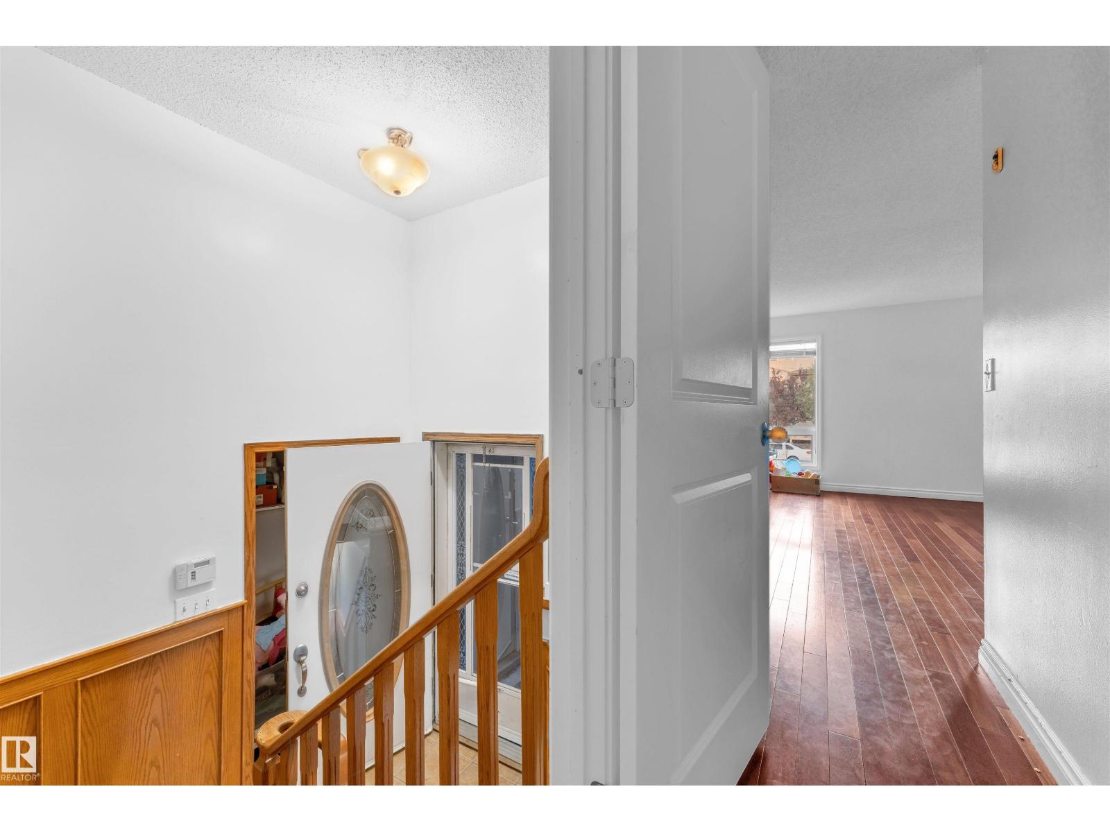 2512 42 ST NW, Edmonton