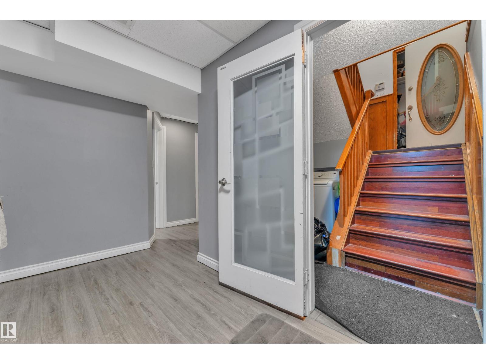 2512 42 ST NW, Edmonton