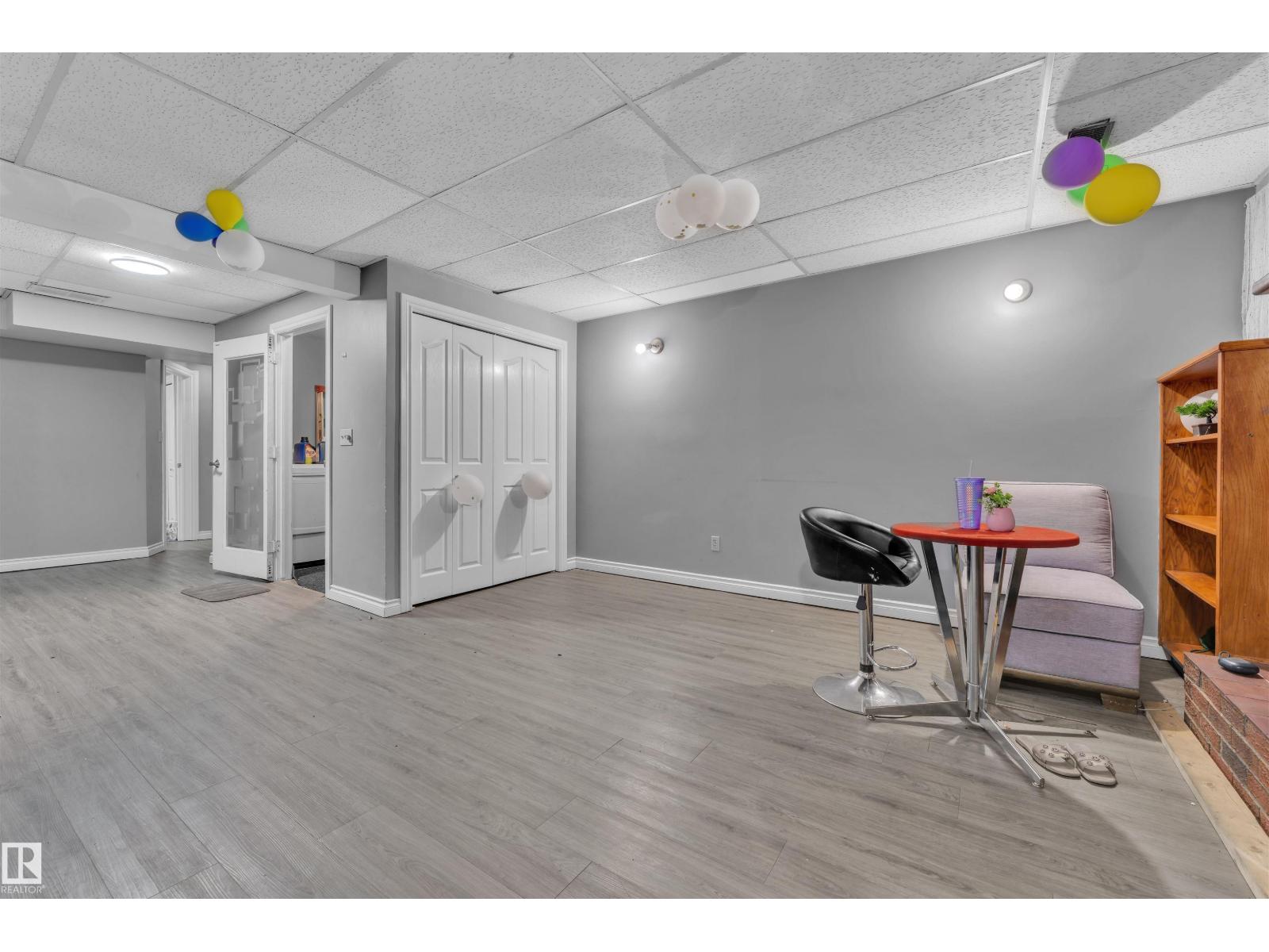 2512 42 ST NW, Edmonton