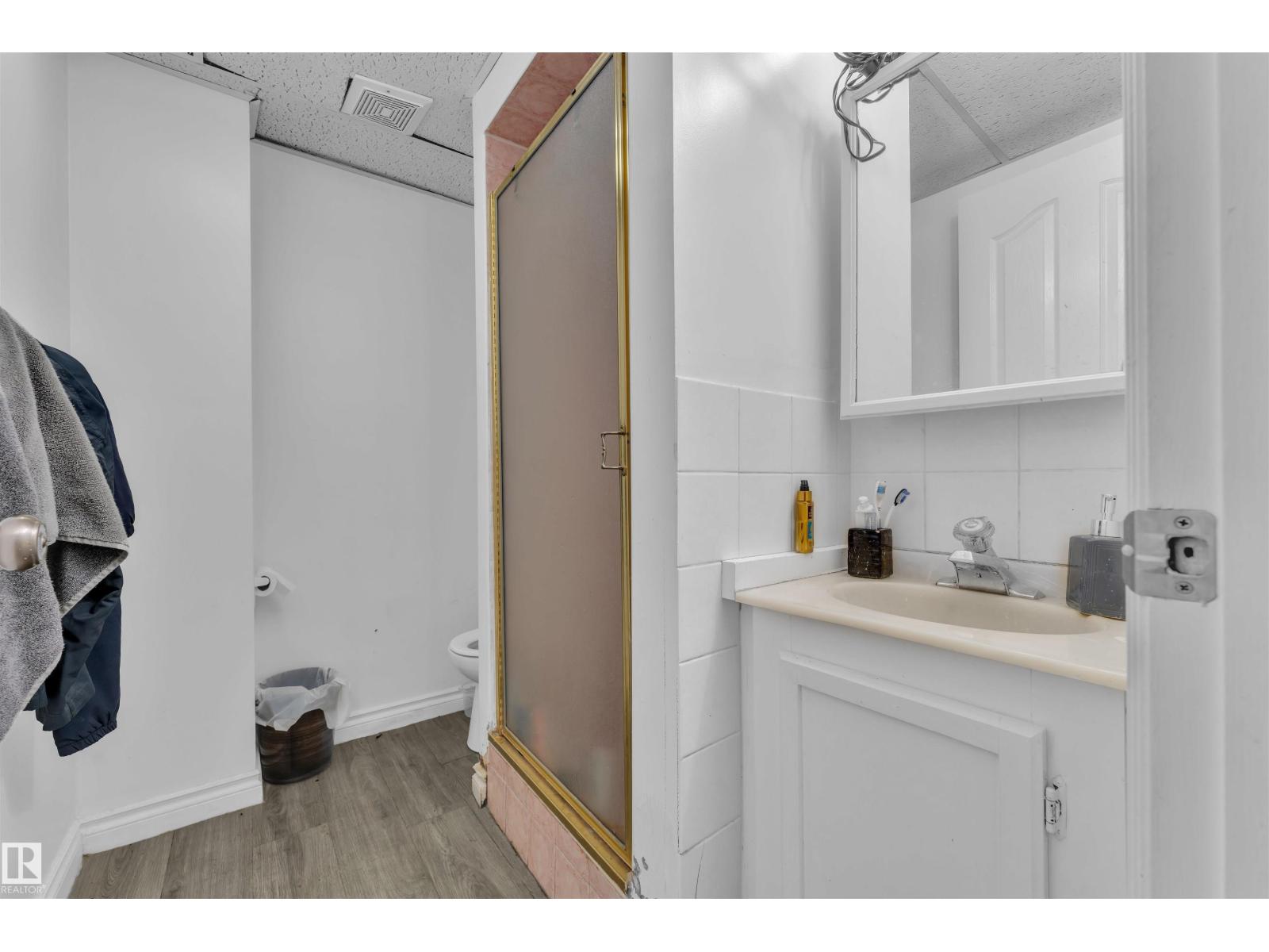 2512 42 ST NW, Edmonton