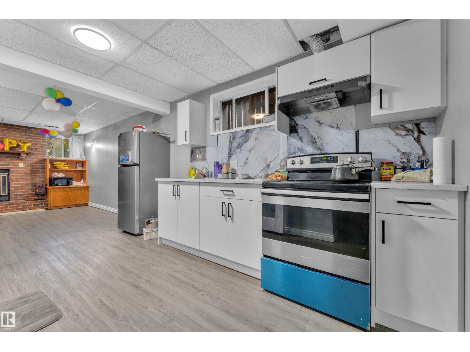 2512 42 ST NW, Edmonton